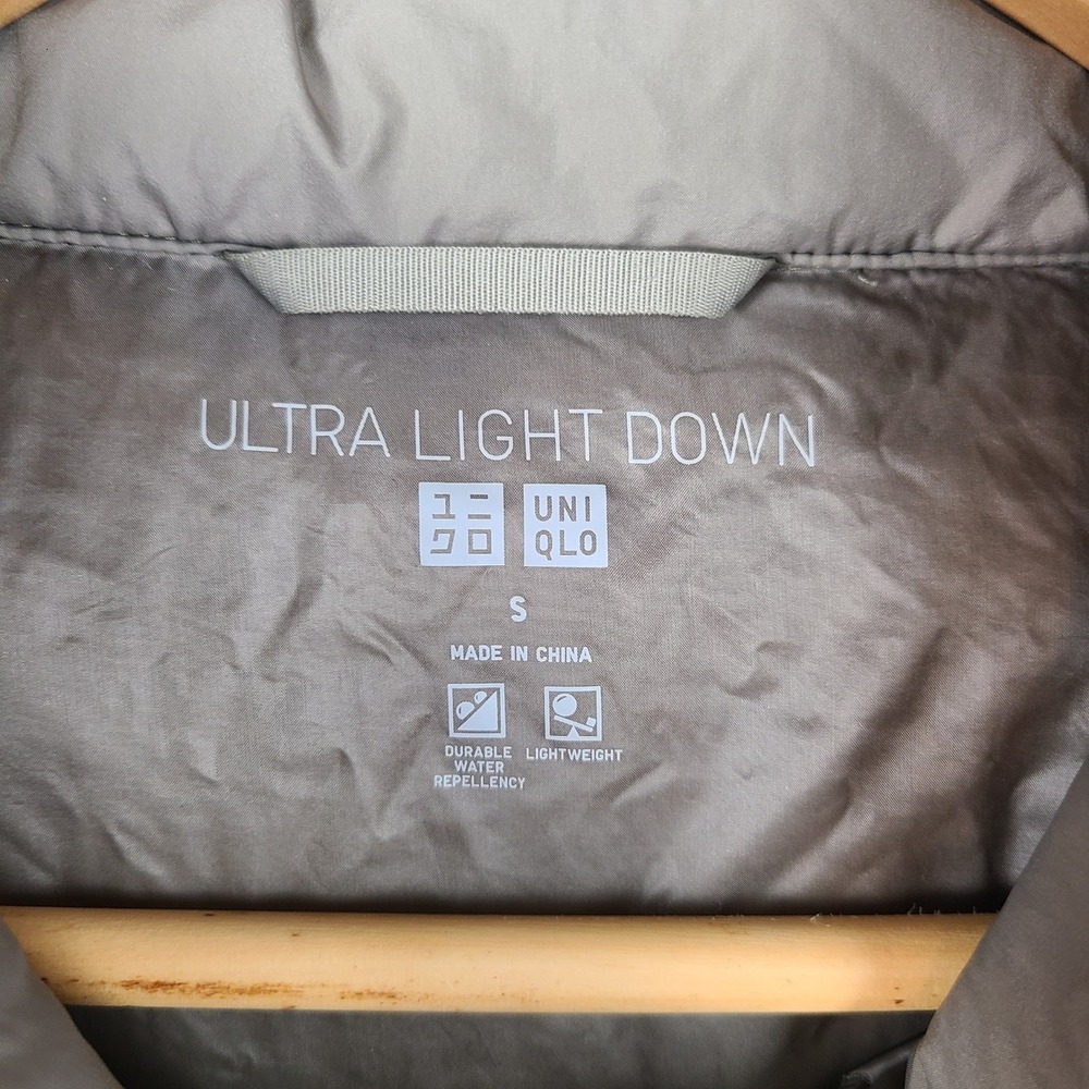 Uniqlo Seamless Ultra Light Down Puffer Jacket Taupe Gray Womens Size Small - Picture 5 of 8